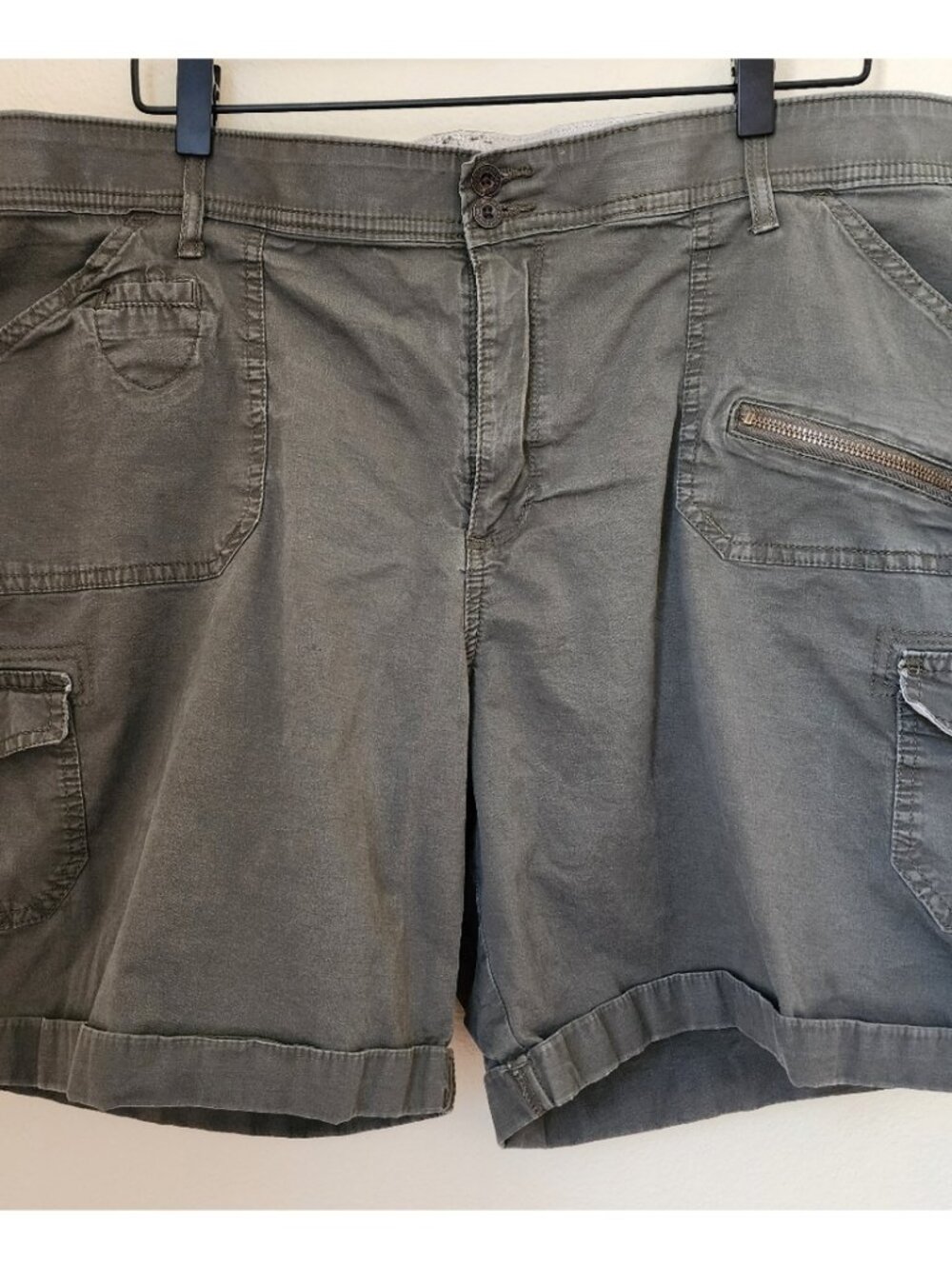 Cargo Shorts Lots Of Pockets Olive Green